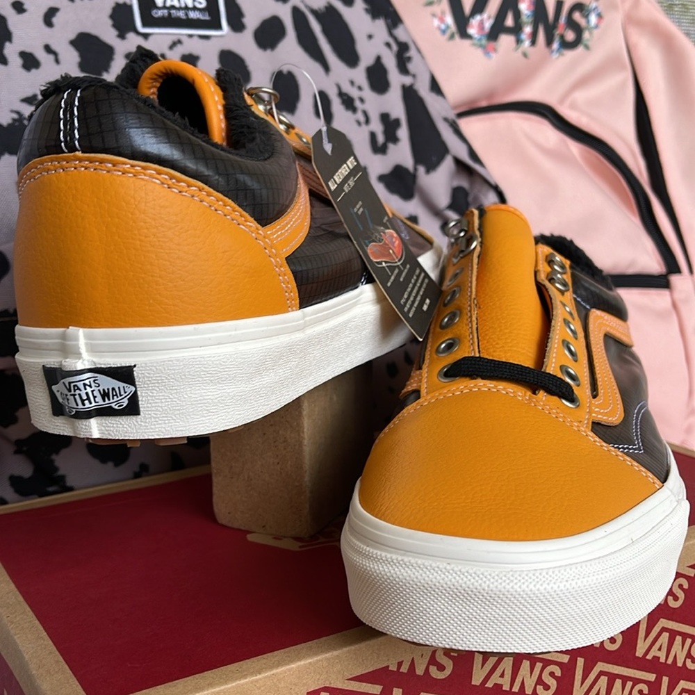 Vans Men’s Old Skool Mte (Mte) Apricot/Black
VN0A348F2NF
Sneakers - Picture 9 of 16